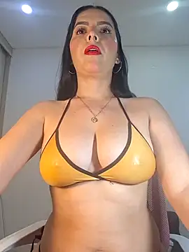 Snapshot of Anal_Luucia chatting on February 20, 12:05 pm Anal Luucia online show from February 20, 12:05 pm