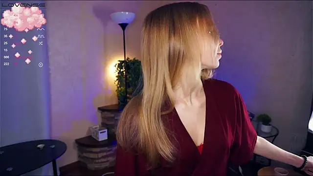 LynetBurby online show from December 9, 7:18 pm