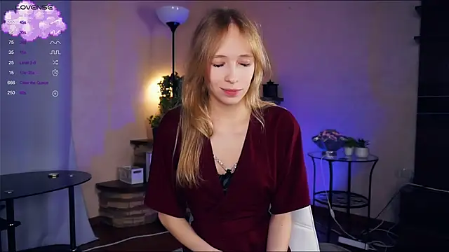 LynetBurby online show from December 11, 11:32 pm