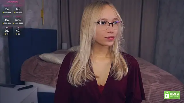 LynetBurby online show from October 5, 4:38 pm