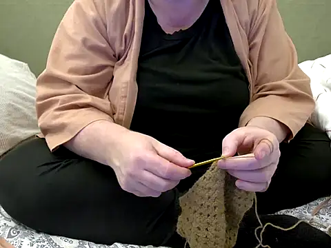 MarthaBriest online show from November 11, 6:52 pm