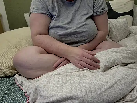 Snapshot of MarthaBriest chatting on February 18, 2:29 am MarthaBriest online show from February 18, 2:29 am