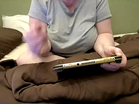 Snapshot of MarthaBriest chatting on March 25, 2:06 am MarthaBriest online show from March 25, 2:06 am