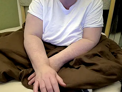 Snapshot of MarthaBriest chatting on April 12, 4:39 am MarthaBriest online show from April 12, 4:39 am