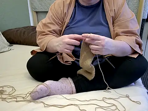 Snapshot of MarthaBriest chatting on April 15, 5:25 am MarthaBriest online show from April 15, 5:25 am