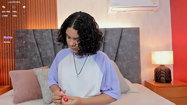 pretty sunlight  online show from February 12, 1:30 am