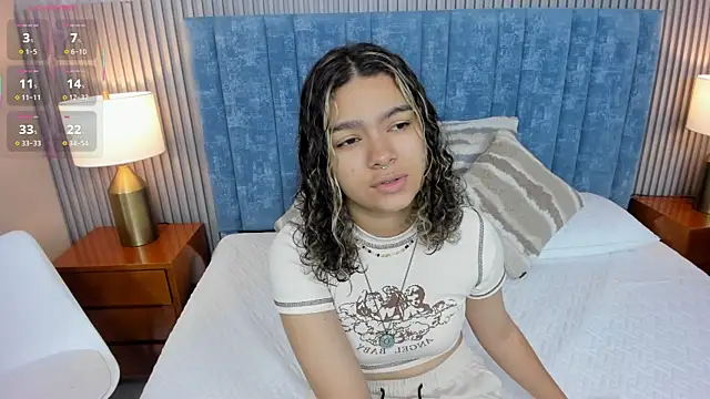 pretty sunlight  online show from February 11, 1:32 am