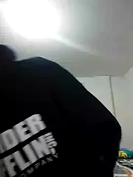 Snapshot of darwinsiuneped chatting on January 7, 4:29 am darwinsiuneped online show from January 7, 4:29 am