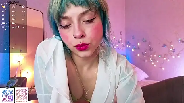 Snapshot of lavenderluxe chatting on May 11, 6:27 pm lavenderluxe online show from May 11, 6:27 pm