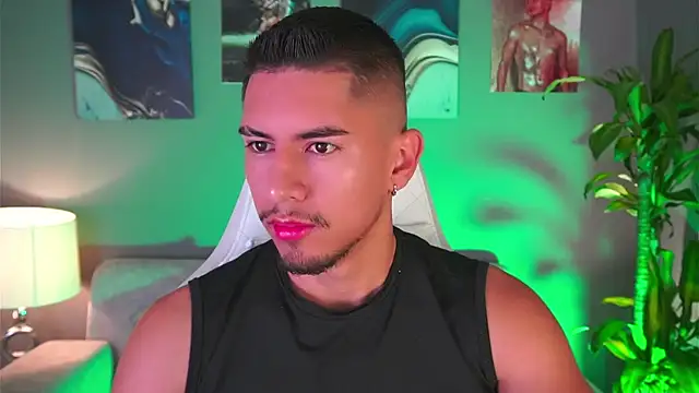 Snapshot of Aaronfox_x chatting on January 29, 10:16 am Aaronfox x online show from January 29, 10:16 am