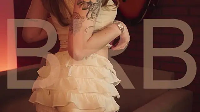 EllieCutes online show from April 14, 5:57 am