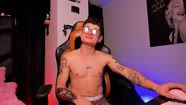 LexieandNate online show from March 16, 4:41 am