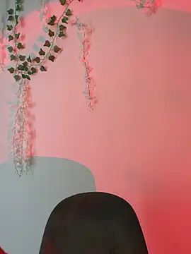 madelinexx online show from November 6, 11:00 am