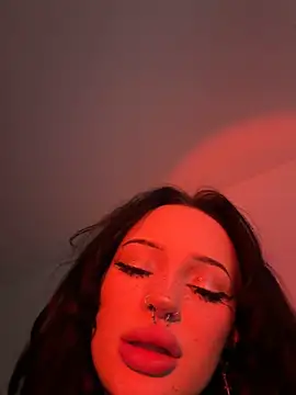 madelinexx online show from February 3, 12:10 pm