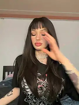 madelinexx online show from April 9, 11:15 am