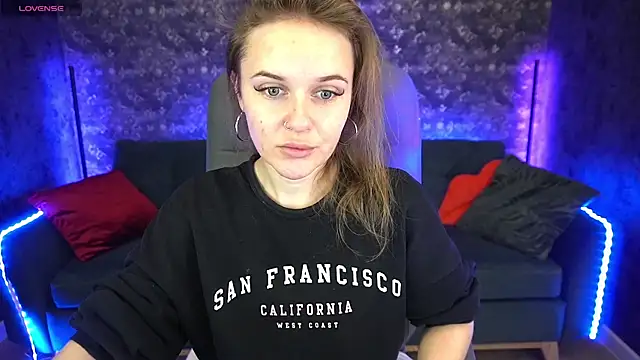 Snapshot of MaribelRiverr_ chatting on December 20, 6:19 am MaribelRiverr online show from December 20, 6:19 am