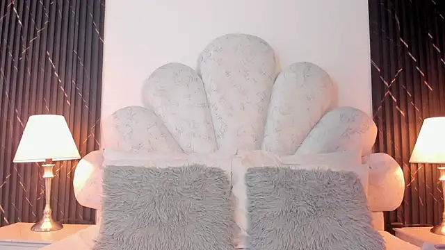 Jaslyn  Smith online show from April 11, 6:01 pm