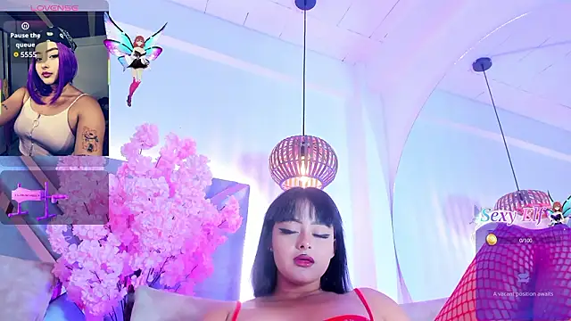 Snapshot of KimVelezz chatting on February 1, 2:43 am KimVelezz online show from February 1, 2:43 am