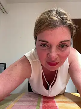 Lombada online show from February 12, 9:10 pm