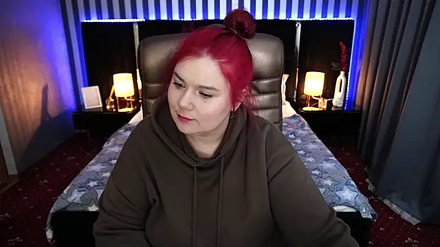 Snapshot of BettyDark chatting on February 2, 8:41 pm BettyDark online show from February 2, 8:41 pm