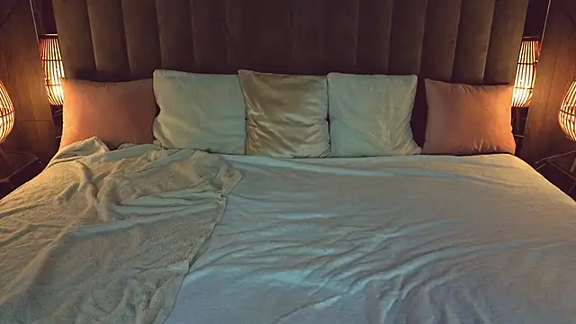 Snapshot of BettyDark chatting on November 27, 8:33 pm BettyDark online show from November 27, 8:33 pm