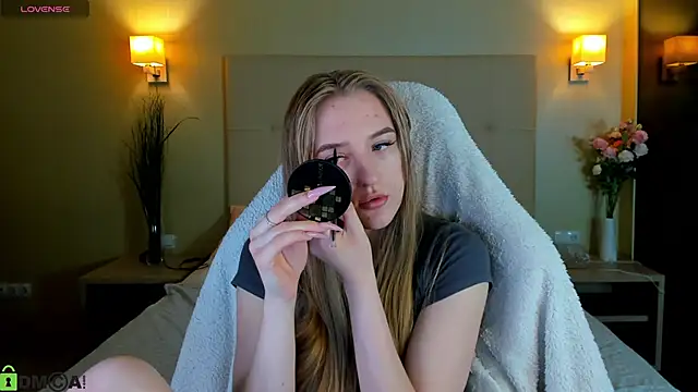 Snapshot of Stacy_River chatting on February 19, 9:27 am Stacy River online show from February 19, 9:27 am