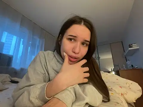 Roxie Mils online show from December 20, 8:10 am