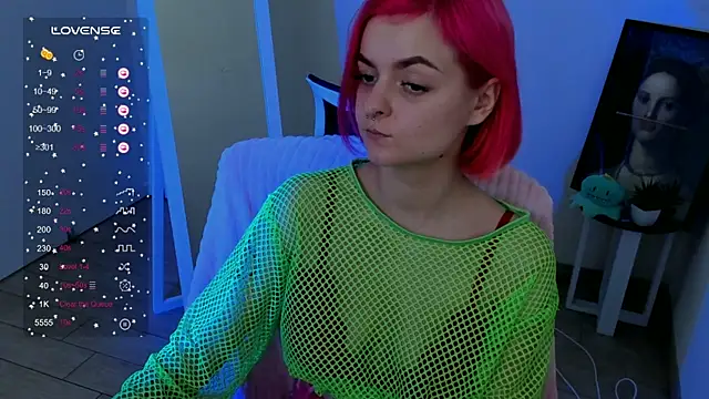 Snapshot of Fire_Bestie chatting on December 3, 2:05 pm Fire Bestie online show from December 3, 2:05 pm