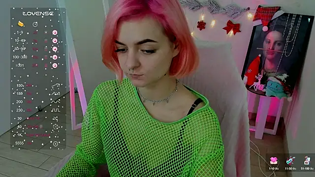 Snapshot of Fire_Bestie chatting on December 13, 1:01 pm Fire Bestie online show from December 13, 1:01 pm