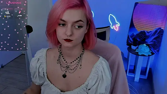 Snapshot of Fire_Bestie chatting on February 13, 1:59 pm Fire Bestie online show from February 13, 1:59 pm