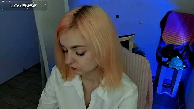 Snapshot of Fire_Bestie chatting on September 14, 12:15 pm Fire Bestie online show from September 14, 12:15 pm