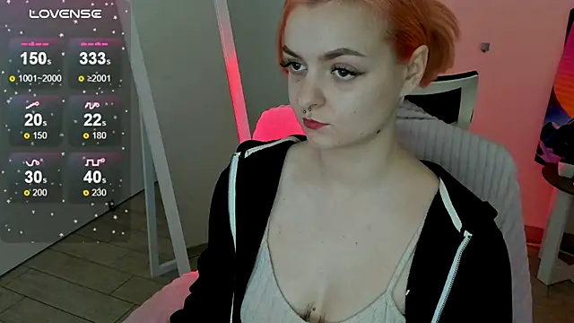 Snapshot of Fire_Bestie chatting on October 19, 12:39 pm Fire Bestie online show from October 19, 12:39 pm