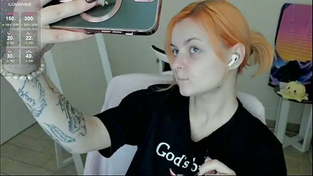 Snapshot of Fire_Bestie chatting on December 15, 1:48 pm Fire Bestie online show from December 15, 1:48 pm