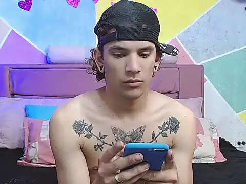 tylor boy online show from September 29, 3:33 am