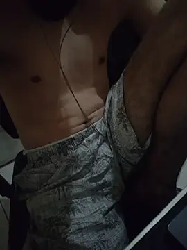 Snapshot of OliverWtdh chatting on February 5, 12:21 pm OliverWtdh online show from February 5, 12:21 pm