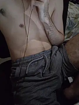 Snapshot of OliverWtdh chatting on March 31, 5:35 pm OliverWtdh online show from March 31, 5:35 pm