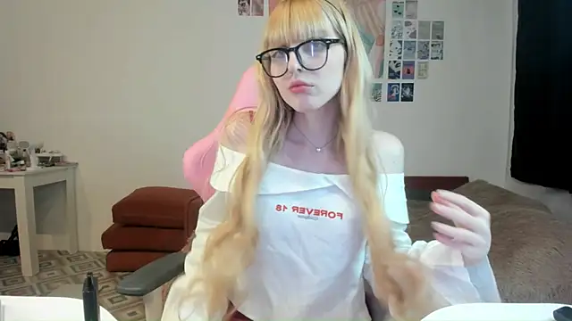 Snapshot of joy_pretty chatting on March 8, 4:39 pm joy pretty online show from March 8, 4:39 pm