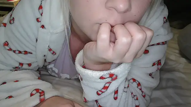 Snapshot of LaRa_forU chatting on February 21, 10:15 pm LaRa forU online show from February 21, 10:15 pm
