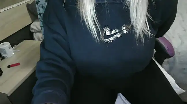 Snapshot of LaRa_forU chatting on March 3, 8:21 pm LaRa forU online show from March 3, 8:21 pm