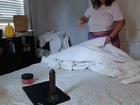 LauLauPAWG online show from October 28, 4:20 pm