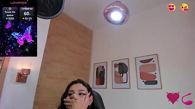Snapshot of lilith_guzman chatting on December 7, 4:09 am lilith guzman online show from December 7, 4:09 am