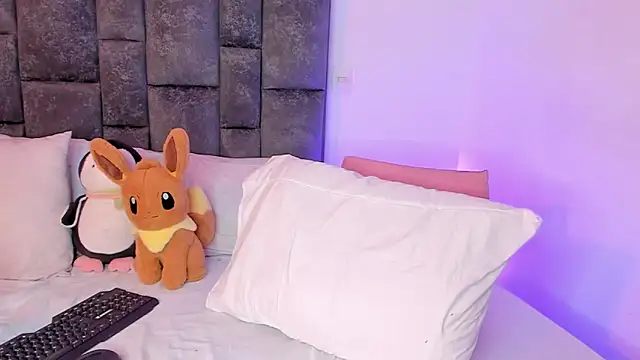 Snapshot of reallyfrost chatting on December 12, 9:51 am reallyfrost online show from December 12, 9:51 am