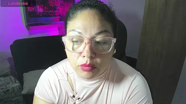 Snapshot of jessicarabbit_1 chatting on May 15, 11:01 pm jessicarabbit 1 online show from May 15, 11:01 pm