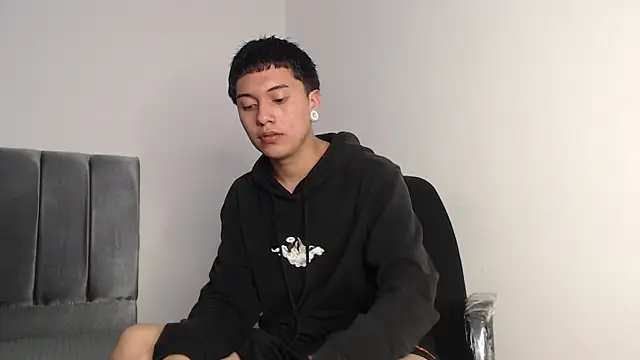 alex-lover online show from December 19, 12:17 am