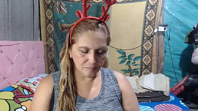 Snapshot of mom_son_dirty chatting on December 22, 11:02 pm mom son dirty online show from December 22, 11:02 pm