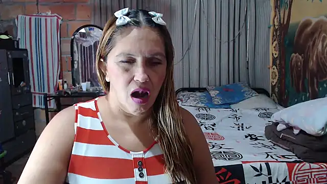 Snapshot of mom_son_dirty chatting on February 3, 2:00 pm mom son dirty online show from February 3, 2:00 pm