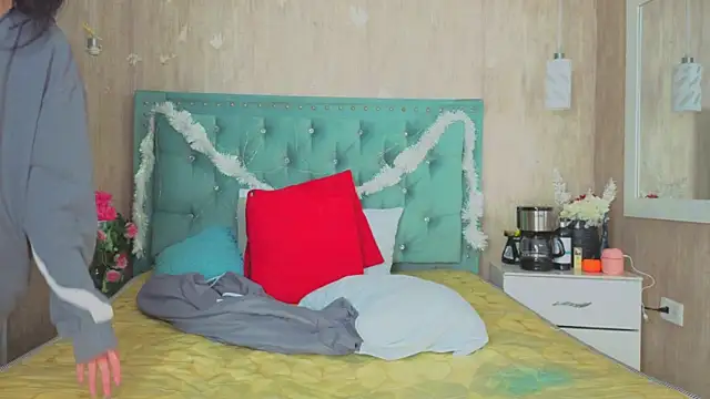 Snapshot of Marcelaa_fox chatting on December 18, 10:05 pm Marcelaa fox online show from December 18, 10:05 pm