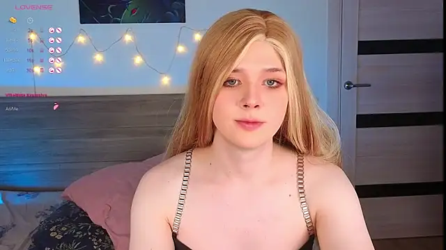 Snapshot of _yourFoxy_ chatting on January 5, 5:27 pm yourFoxy online show from January 5, 5:27 pm