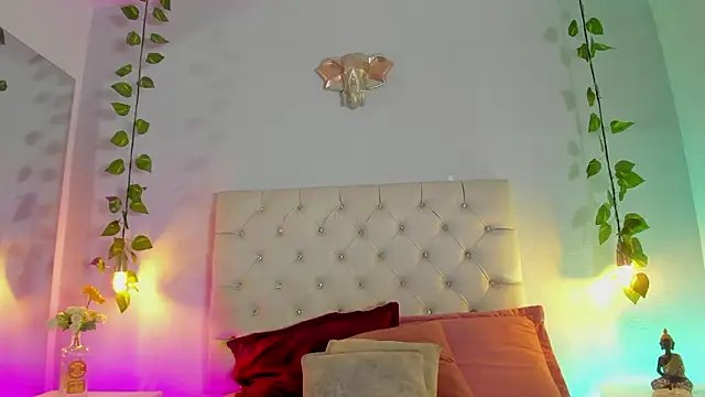 Snapshot of Isabella_Flowers chatting on February 13, 8:05 pm Isabella Flowers online show from February 13, 8:05 pm