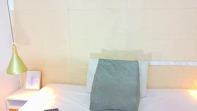 Chocolatte bar online show from March 5, 2:02 pm